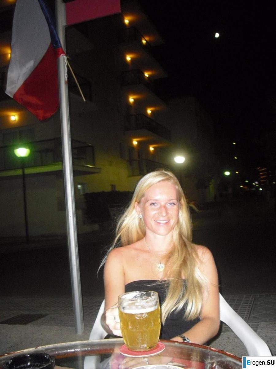 We]'re fooling around at the resort. Photo 12