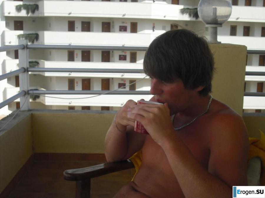 We]'re fooling around at the resort. Photo 16