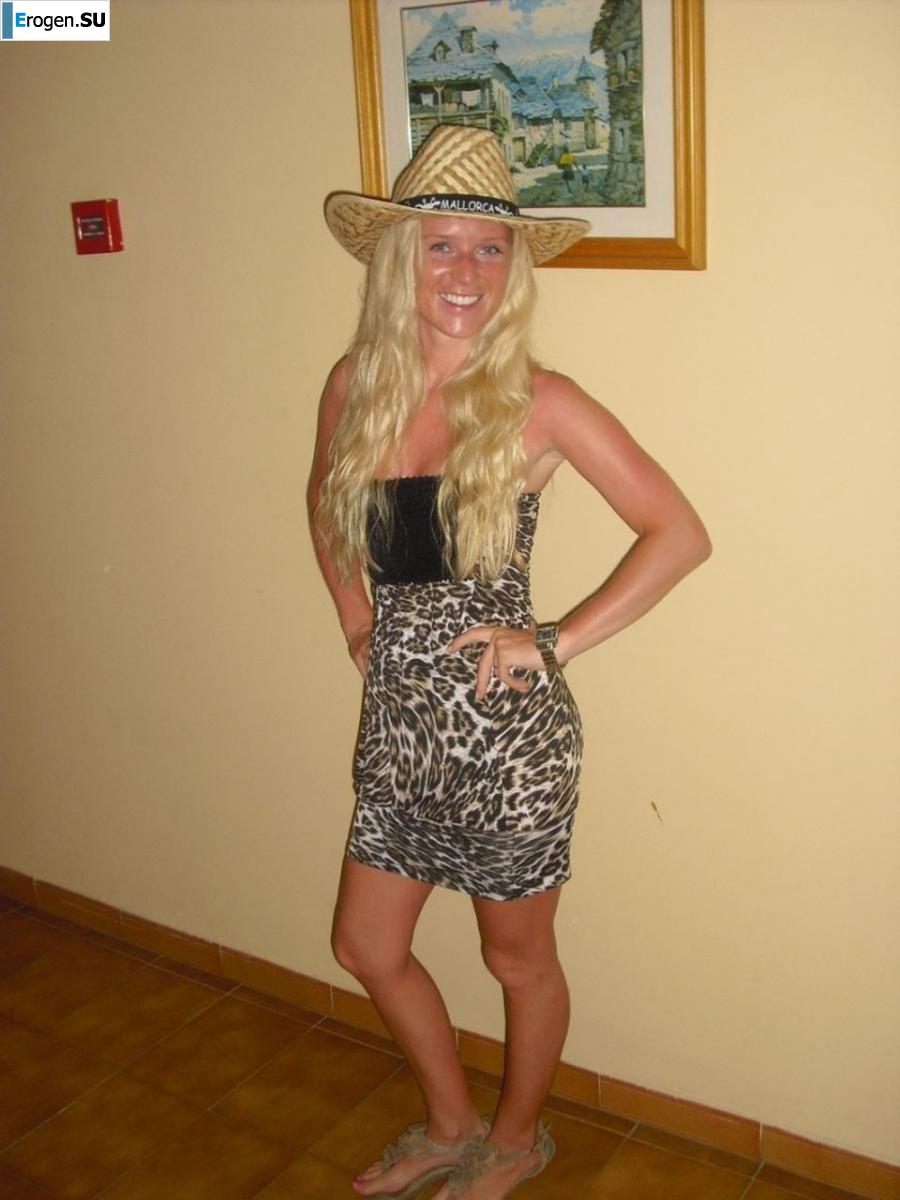 We]'re fooling around at the resort. Photo 22