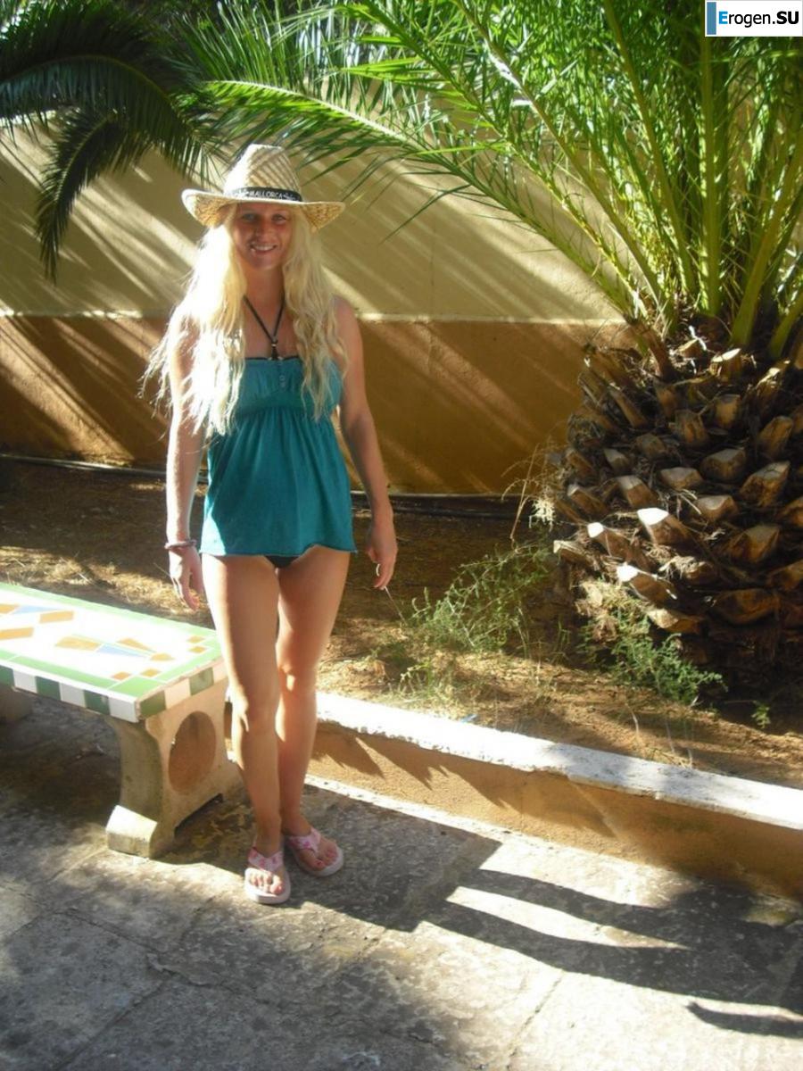 We]'re fooling around at the resort. Photo 27