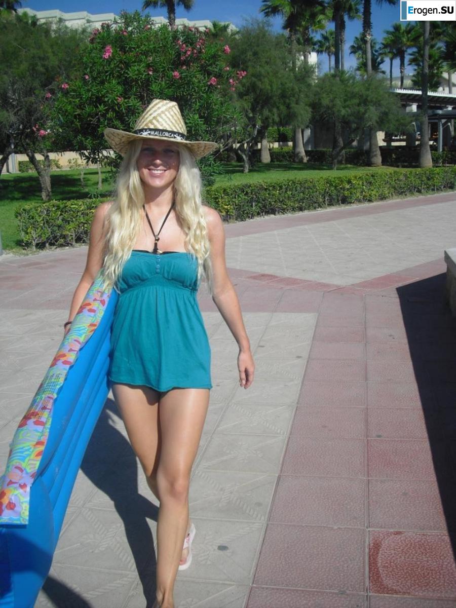 We]'re fooling around at the resort. Photo 28