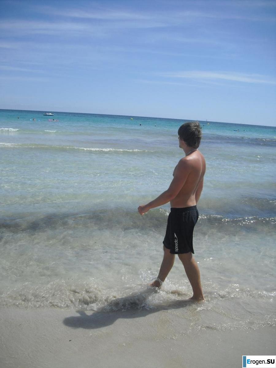 We]'re fooling around at the resort. Photo 37