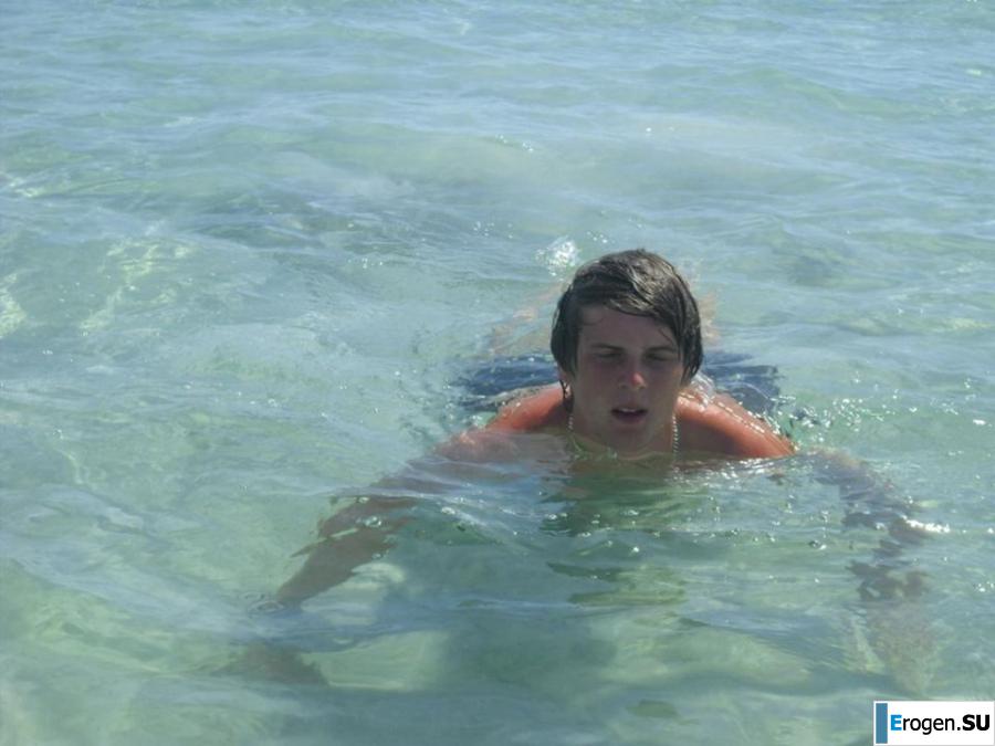 We]'re fooling around at the resort. Photo 40