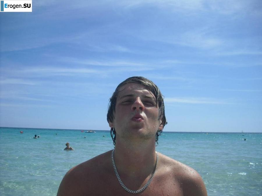 We]'re fooling around at the resort. Photo 43