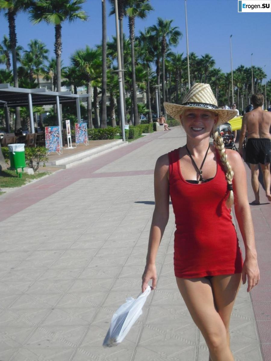 We]'re fooling around at the resort. Photo 50