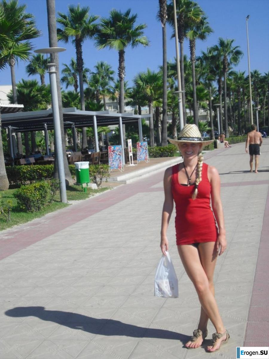 We]'re fooling around at the resort. Photo 51