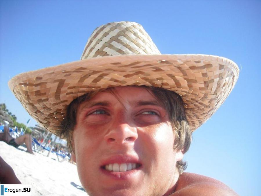 We]'re fooling around at the resort. Photo 57