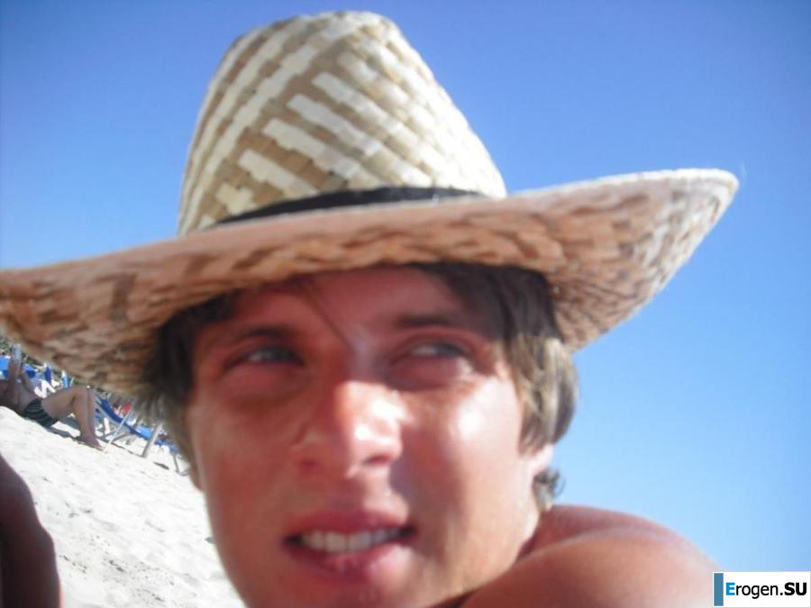 We]'re fooling around at the resort. Photo 58