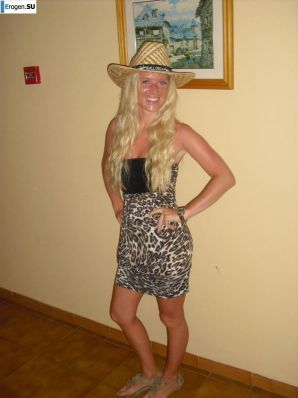 We]'re fooling around at the resort. Thumb 22