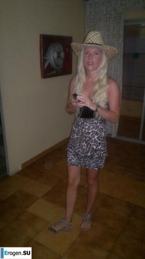 We]'re fooling around at the resort. Thumb 9