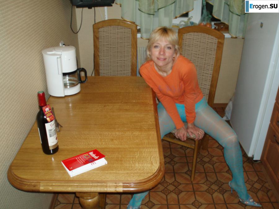 Girlfriends frolic and have a rest. Photo 38