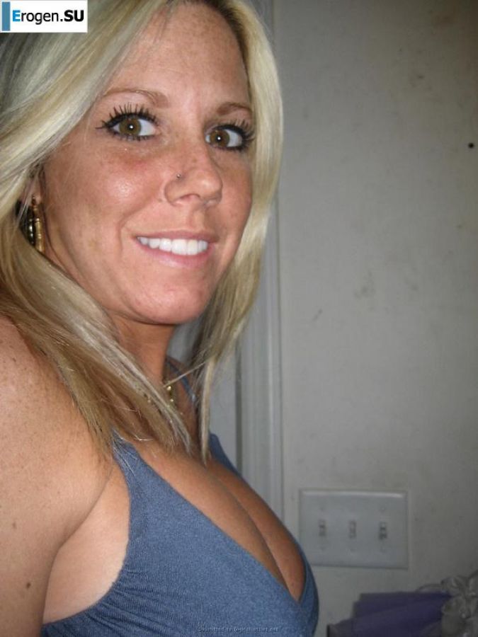 Russian girls undress. Photo 52