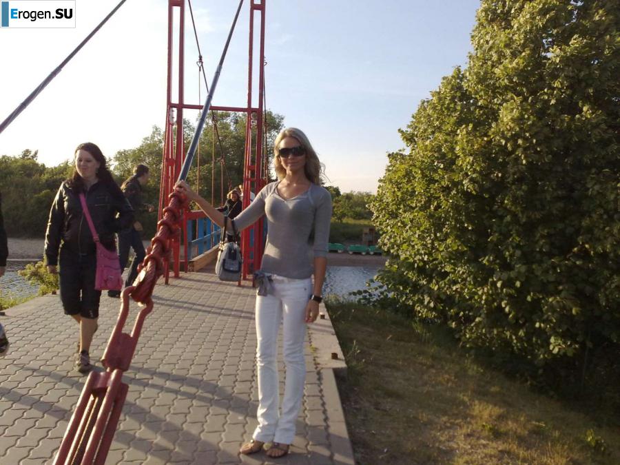 18 years old . Photo 25