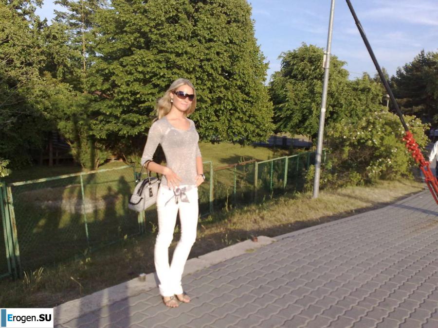 18 years old . Photo 34