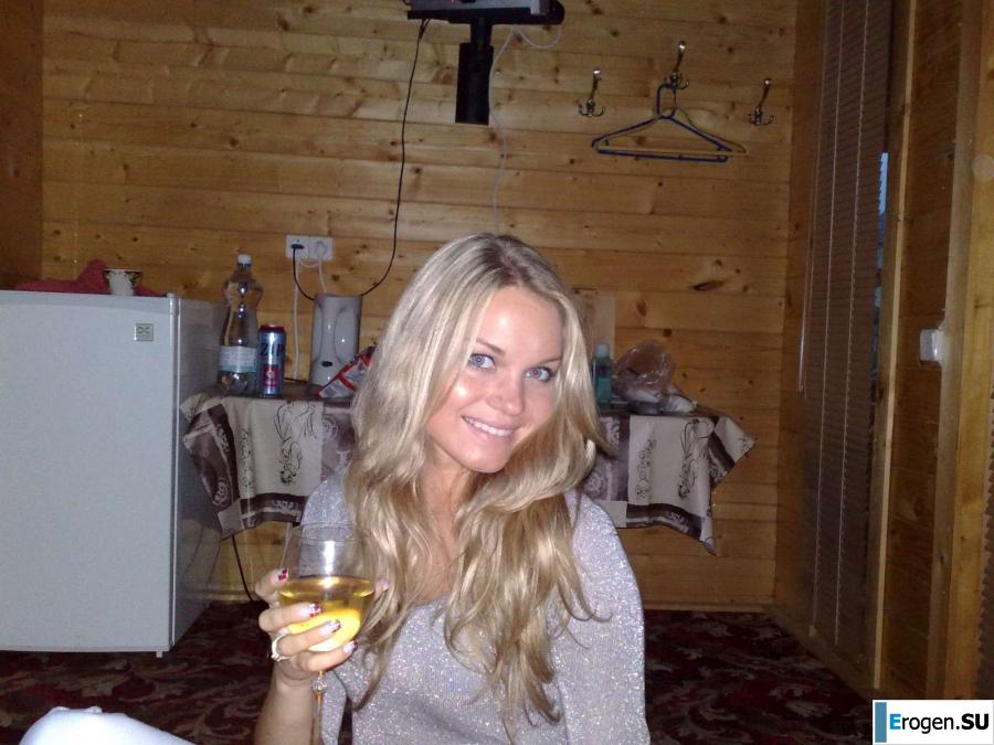 18 years old . Photo 42