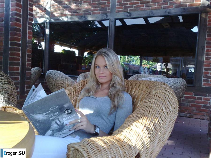 18 years old . Photo 43