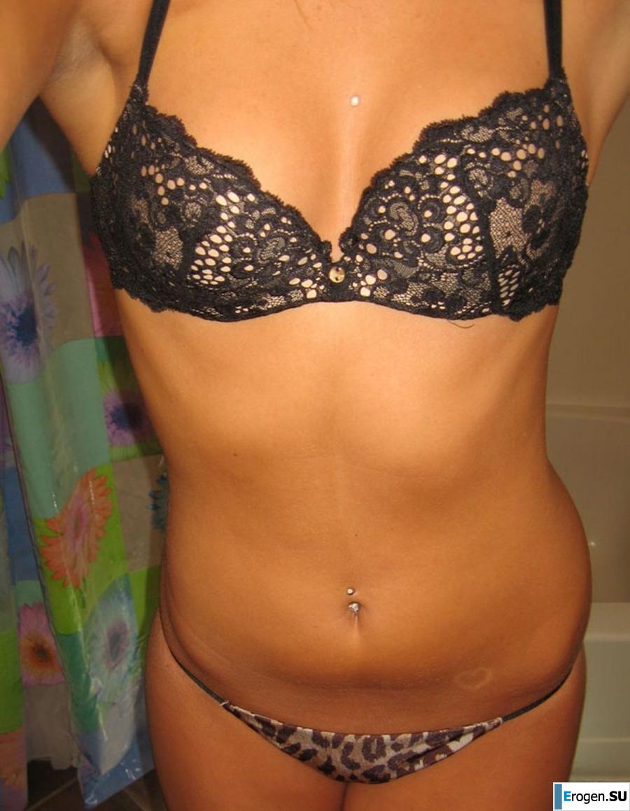 naked brunette. Photo 52