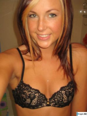 naked brunette. Thumb 39