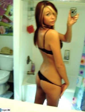 naked brunette. Thumb 42