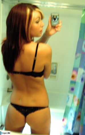 naked brunette. Thumb 44