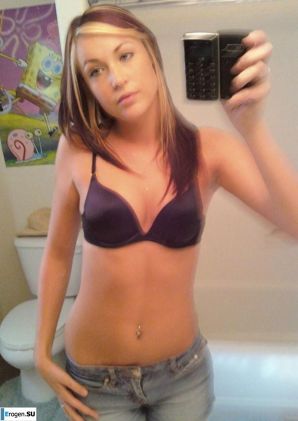 naked brunette. Thumb 47