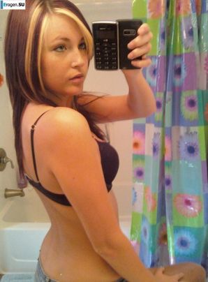 naked brunette. Thumb 57