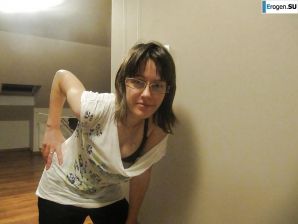 naked brunette. Thumb 9