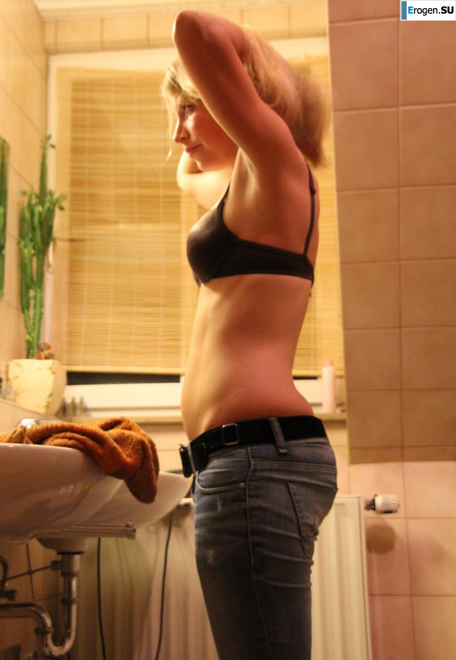 Naked in the bathroom. Photo 32