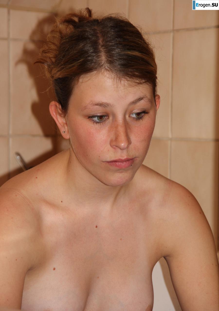 Naked in the bathroom. Photo 4