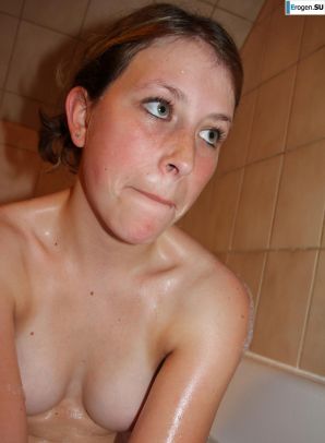 Naked in the bathroom. Thumb 19