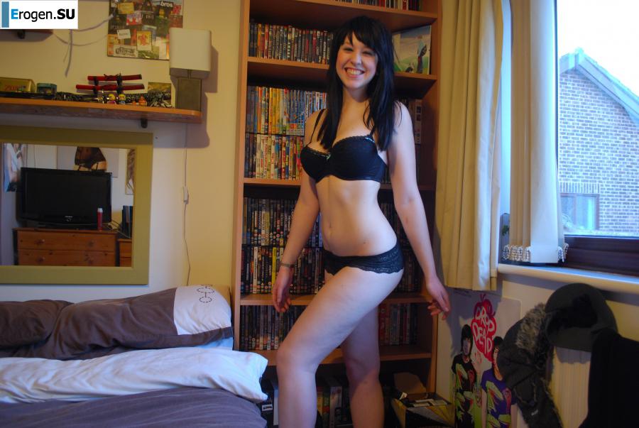 Undresses for a loved one. Photo 19