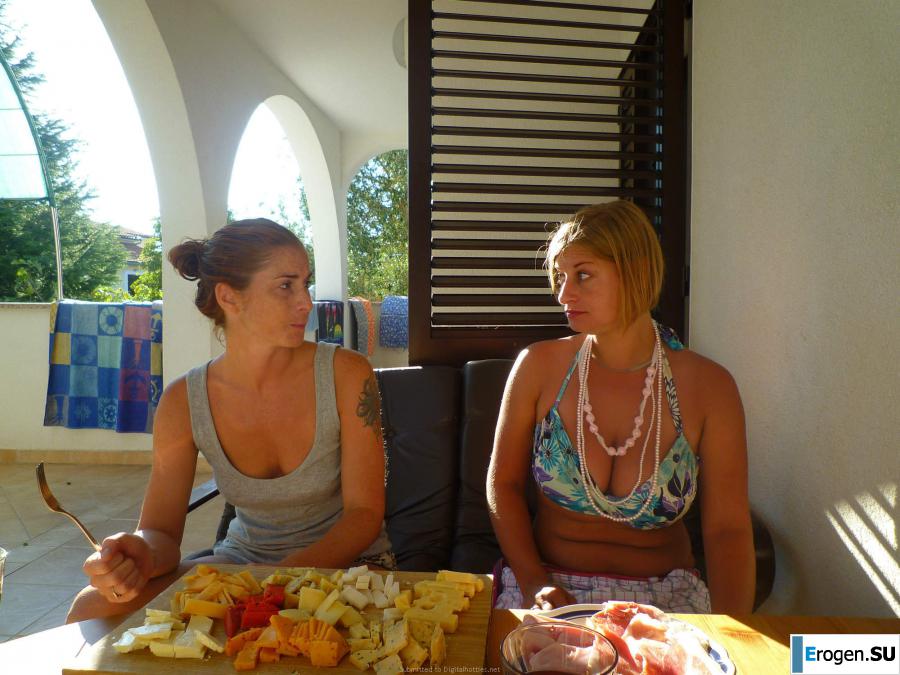 naked girls on the beach. Photo 13