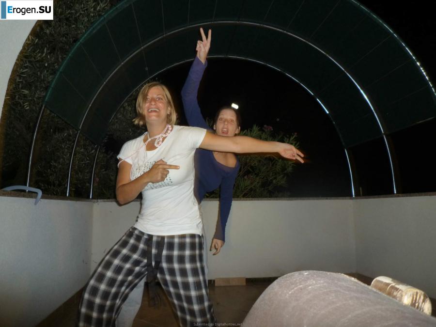 naked girls on the beach. Photo 19