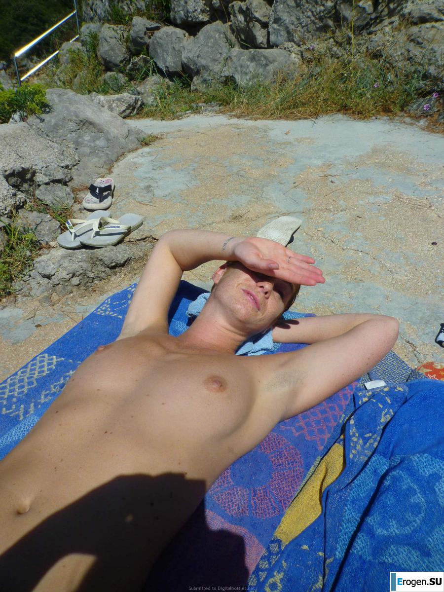 naked girls on the beach. Photo 3