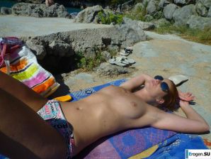 naked girls on the beach. Thumb 5