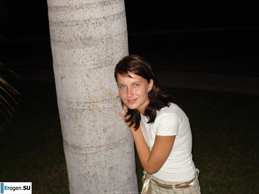 отдыхает голая на пляже. Фото 15