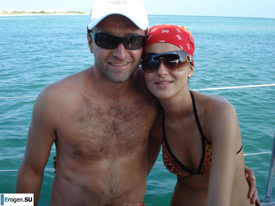 отдыхает голая на пляже. Фото 25