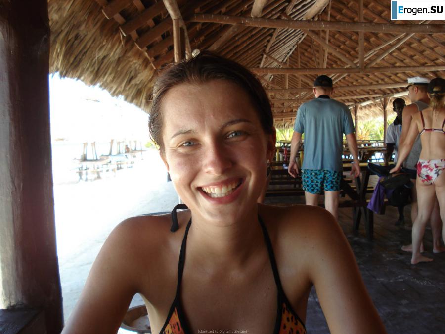 отдыхает голая на пляже. Фото 28