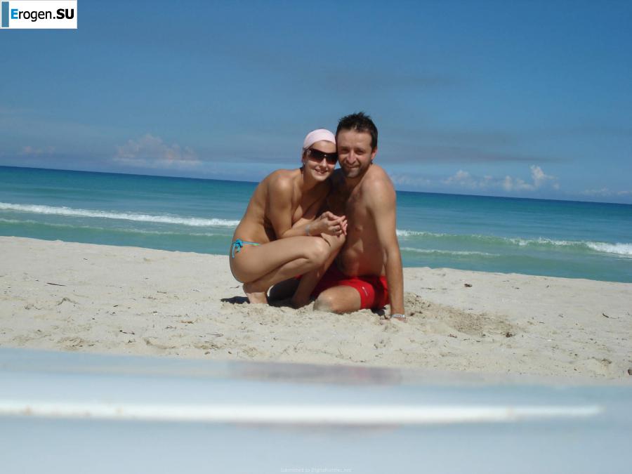 отдыхает голая на пляже. Фото 3