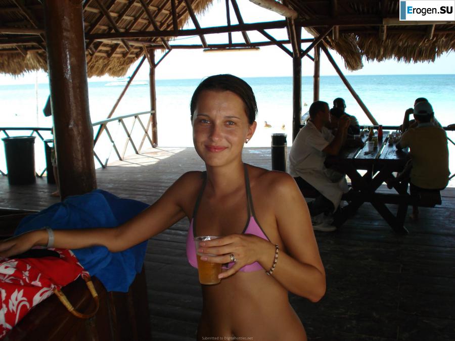 отдыхает голая на пляже. Фото 40