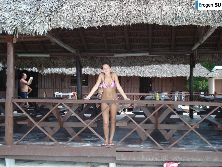 отдыхает голая на пляже. Фото 41