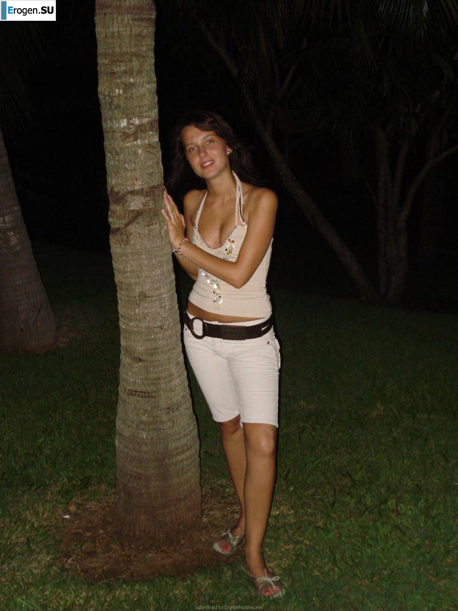 отдыхает голая на пляже. Фото 42