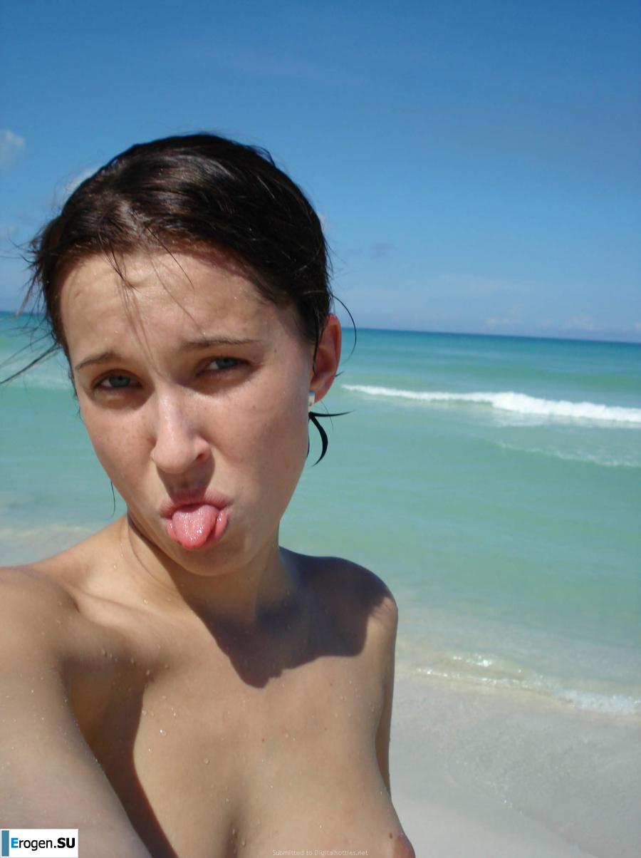 отдыхает голая на пляже. Фото 6