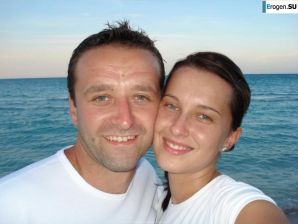 отдыхает голая на пляже. Эскиз 23