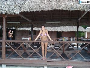 отдыхает голая на пляже. Эскиз 41