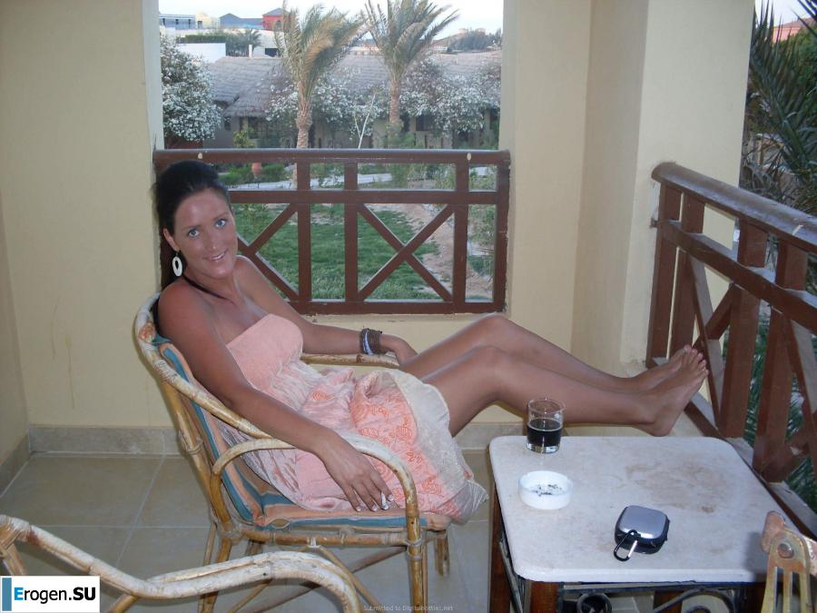 striptease on the beach. Photo 19