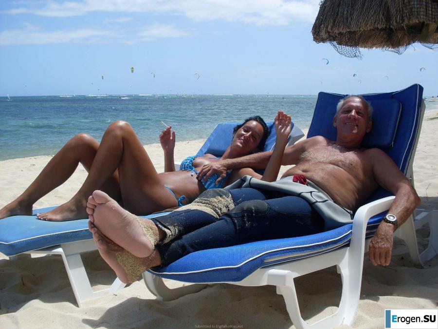 striptease on the beach. Photo 23