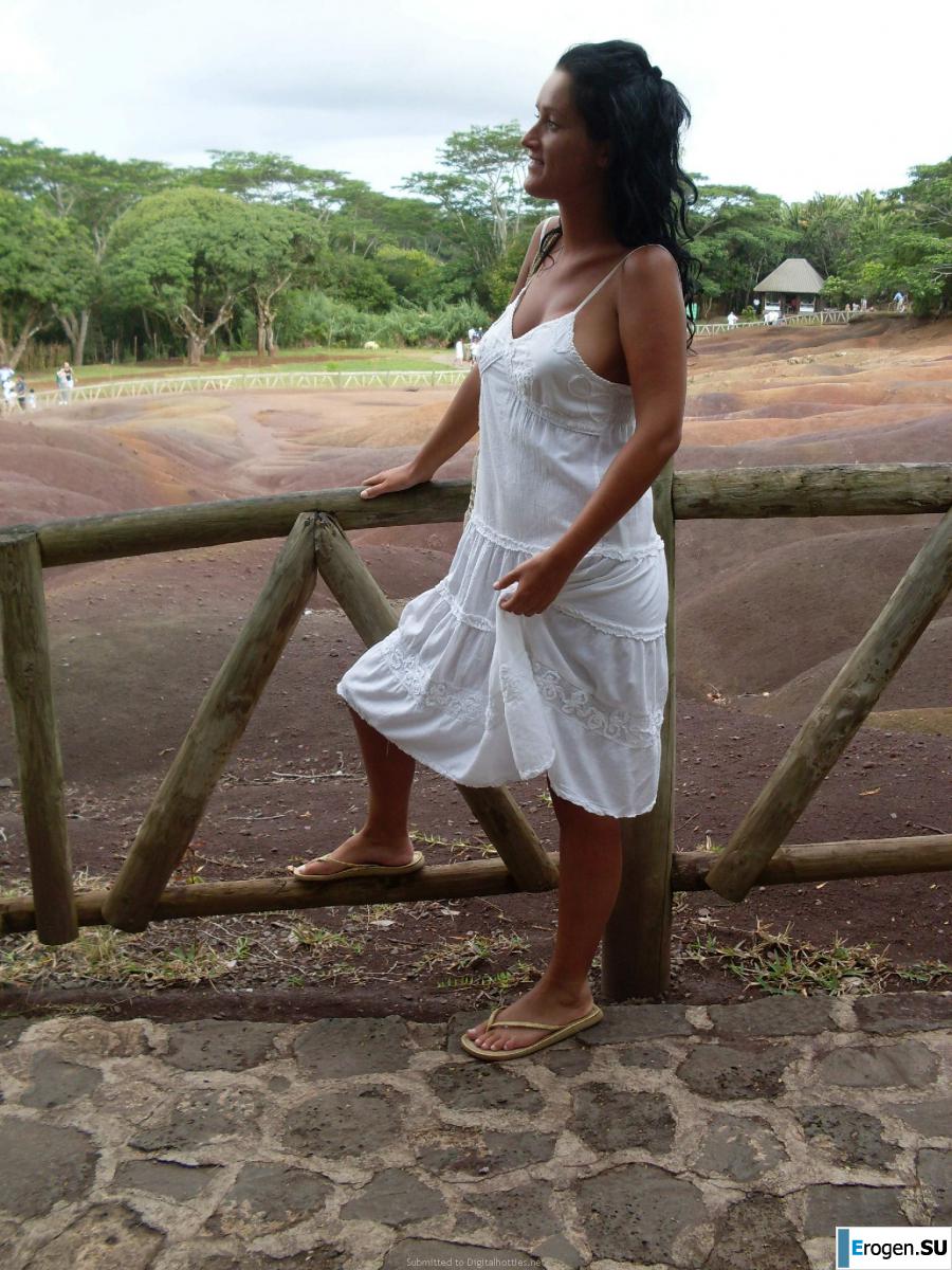 striptease on the beach. Photo 33