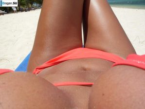 striptease on the beach. Thumb 24