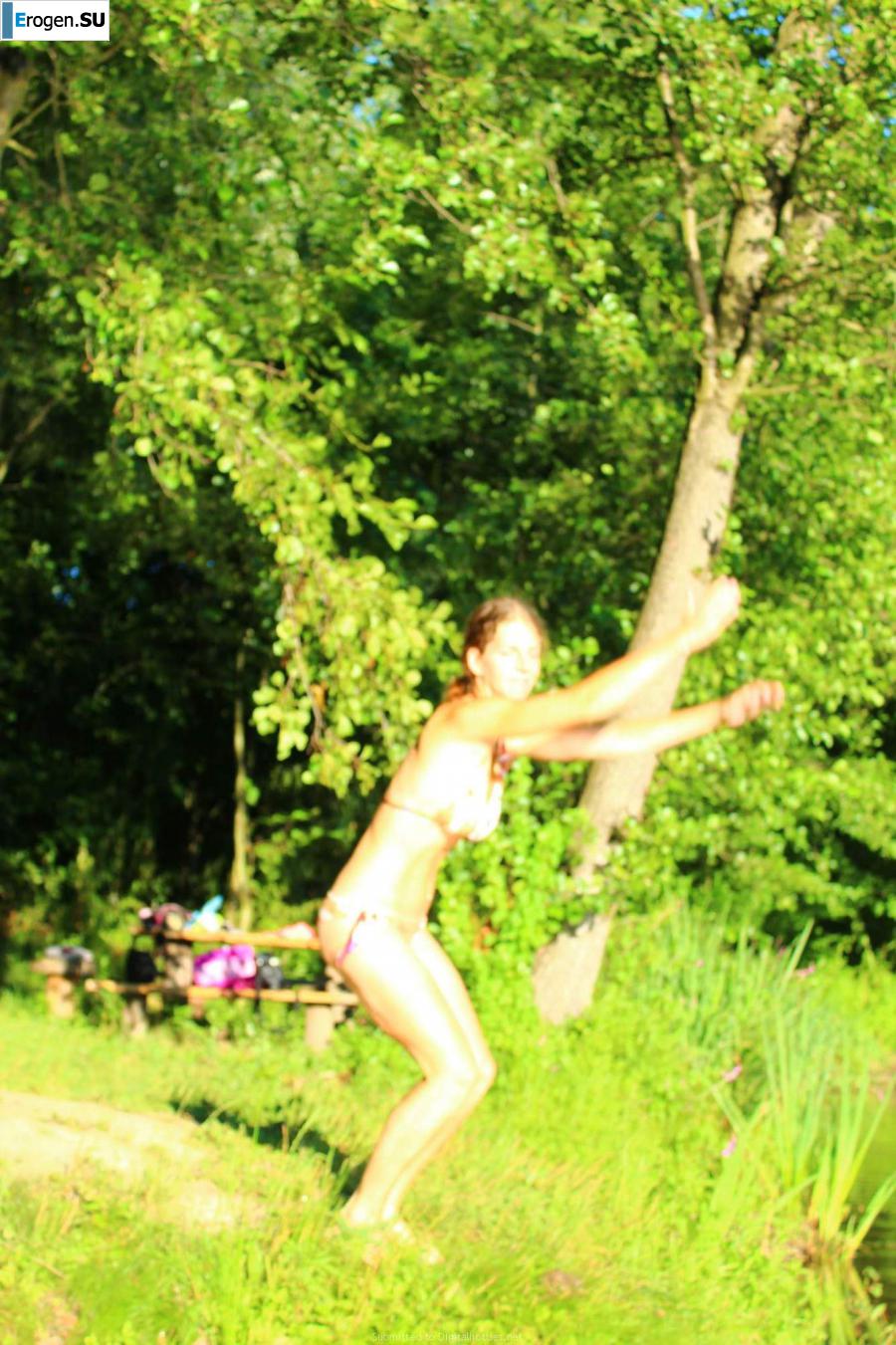 naked girls on the lake. Photo 10